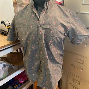 Preowned Men’s “Molokai” Surf Co. Short Sleeve Shirt. Size XL.Grey/Pink